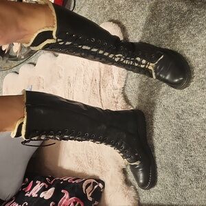 Aldo Black Leather /sherpa Lined Lace Up Boots